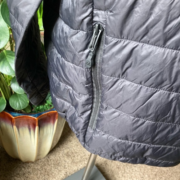 New Men’s Asics Black Nylon Duck Down Puffer Jacket size M - Picture 12 of 14